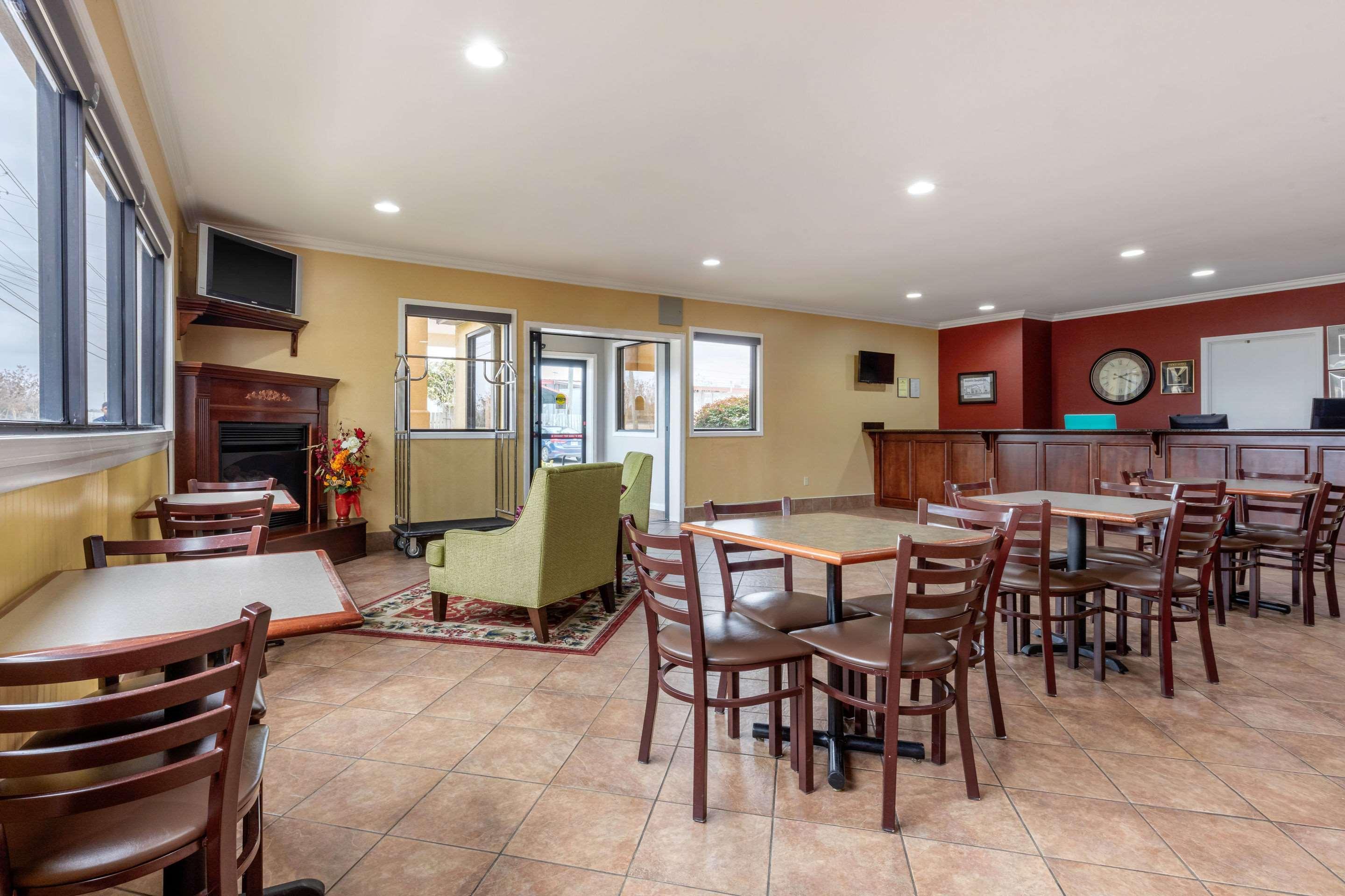 Quality Inn & Suites Demopolis Exterior foto